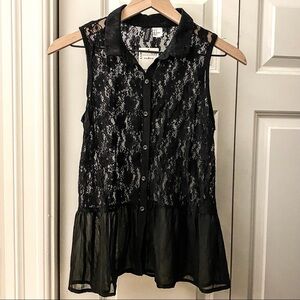 H&M | Sleeveless Lace Button-Up Top